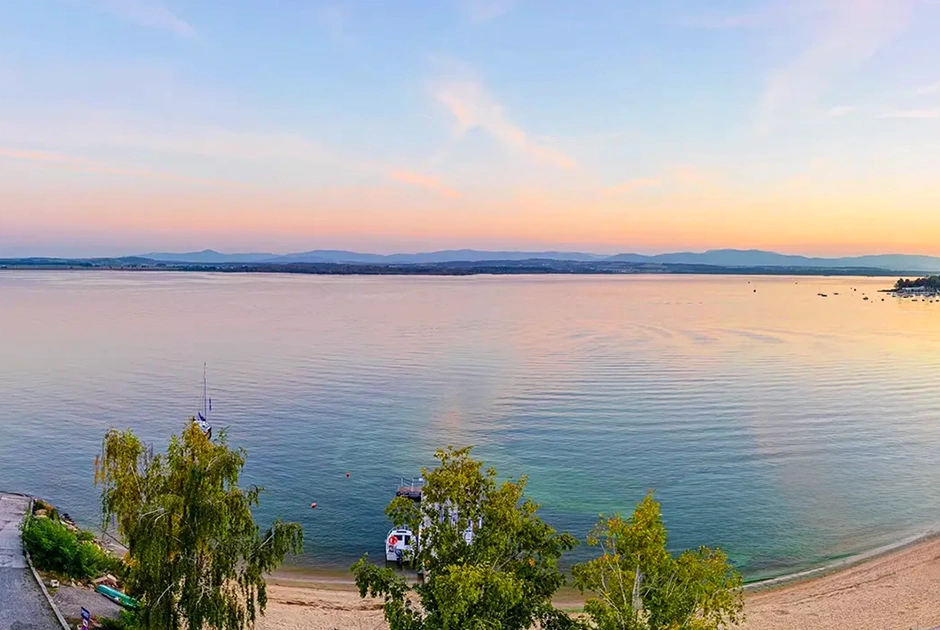 widok z apartamentu lagonysa na jezioro nyskie